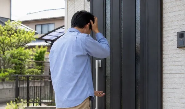鍵があるのに開かない玄関ドア